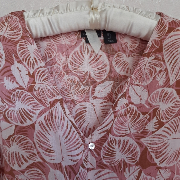 Tahari 100 % Linen Long Sleeve Button Down Floral Print Blouse Size S - Picture 2 of 14